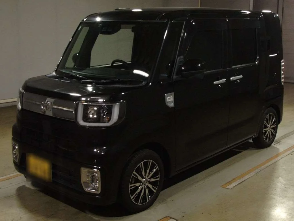 Toyota Pixis Mega LA700A 2022